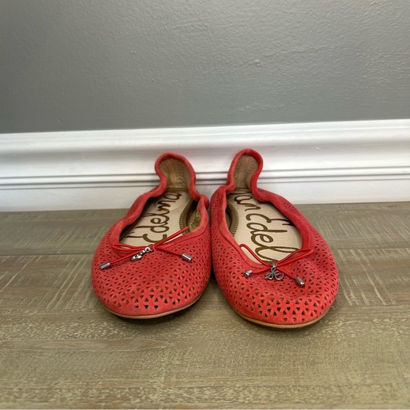 Sam Edelman Women’s Hot Coral Red Perforated Leather Felicia Ballet Flats Sz 7.5 - Picture 4 of 7
